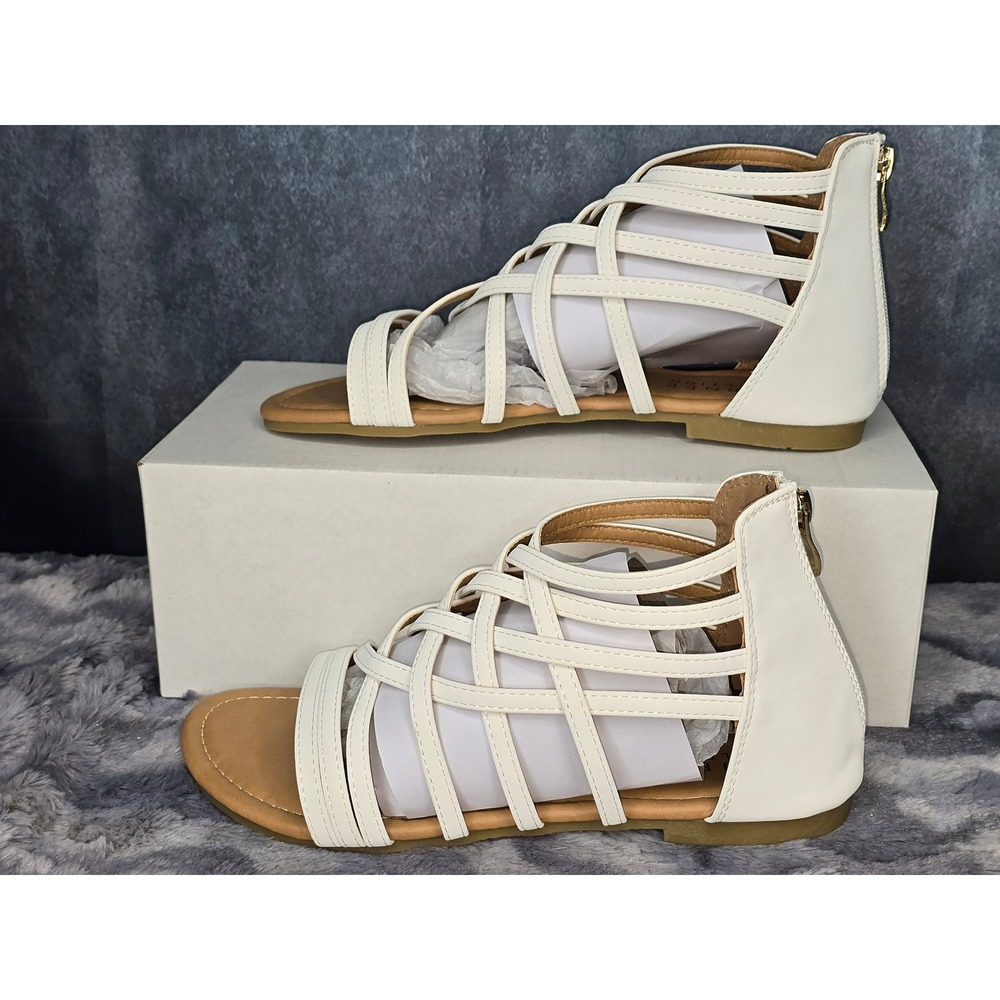 NEW Journee Collection Hanni Gladiator Sandal White Strappy‎ SZ 8.5 Wide